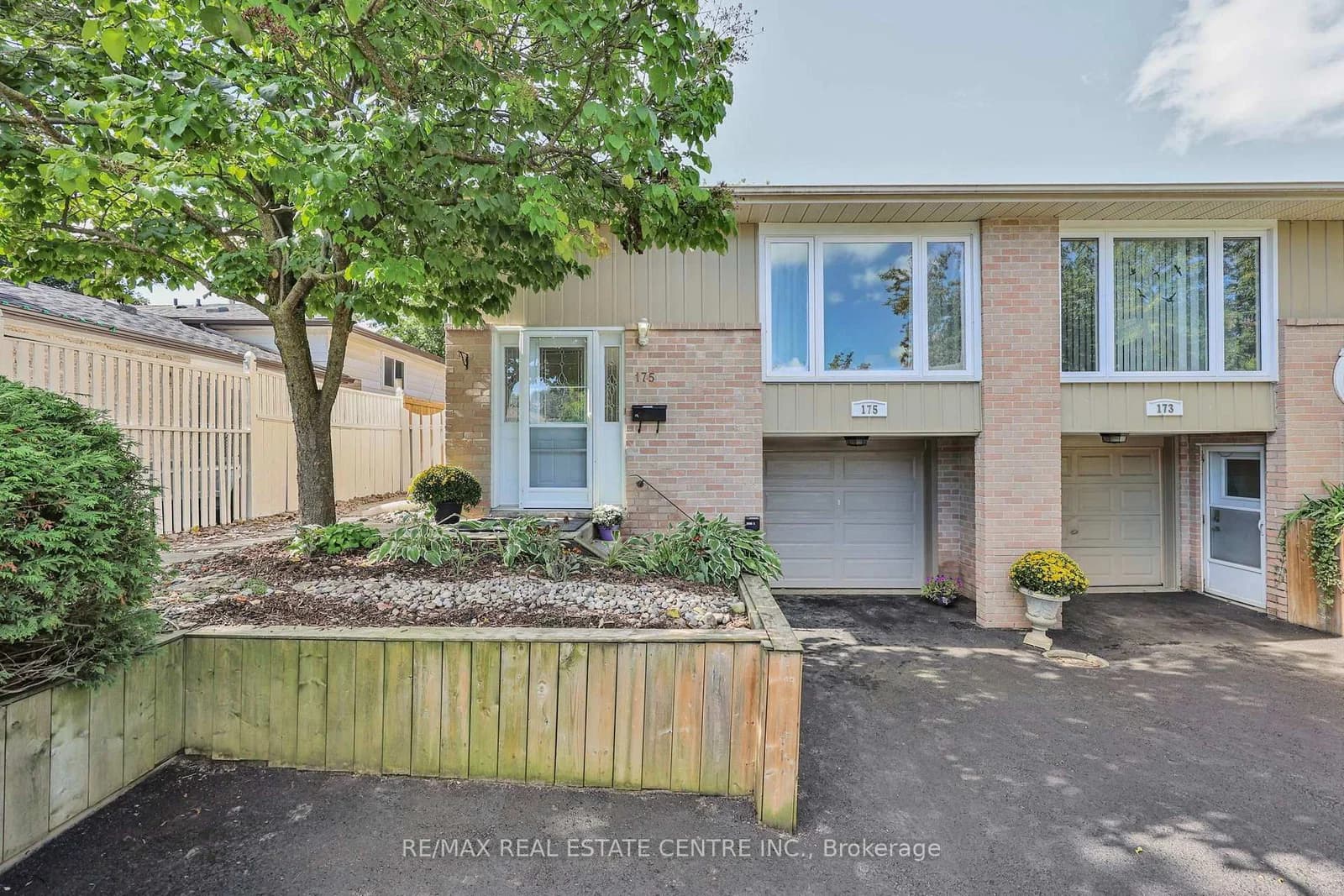 Burbank Crescent in Orangeville · Orangeville — photo 3