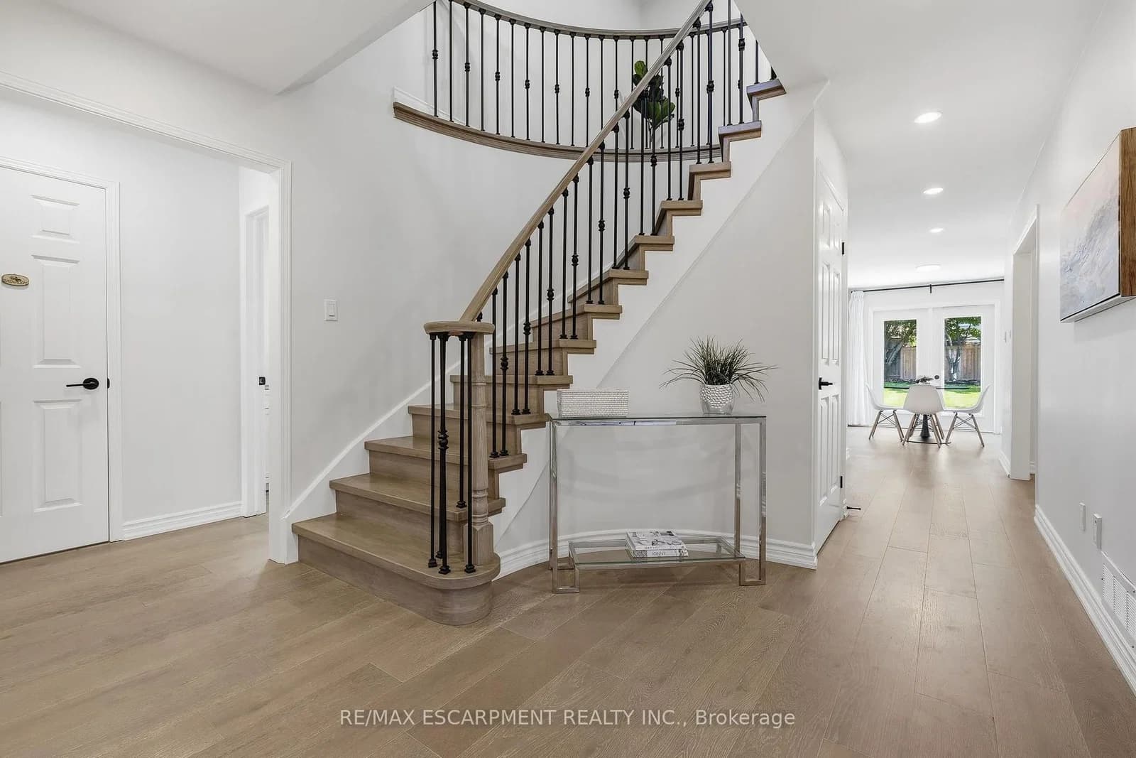 Deerhurst Drive in Burlington · Appleby — photo 3