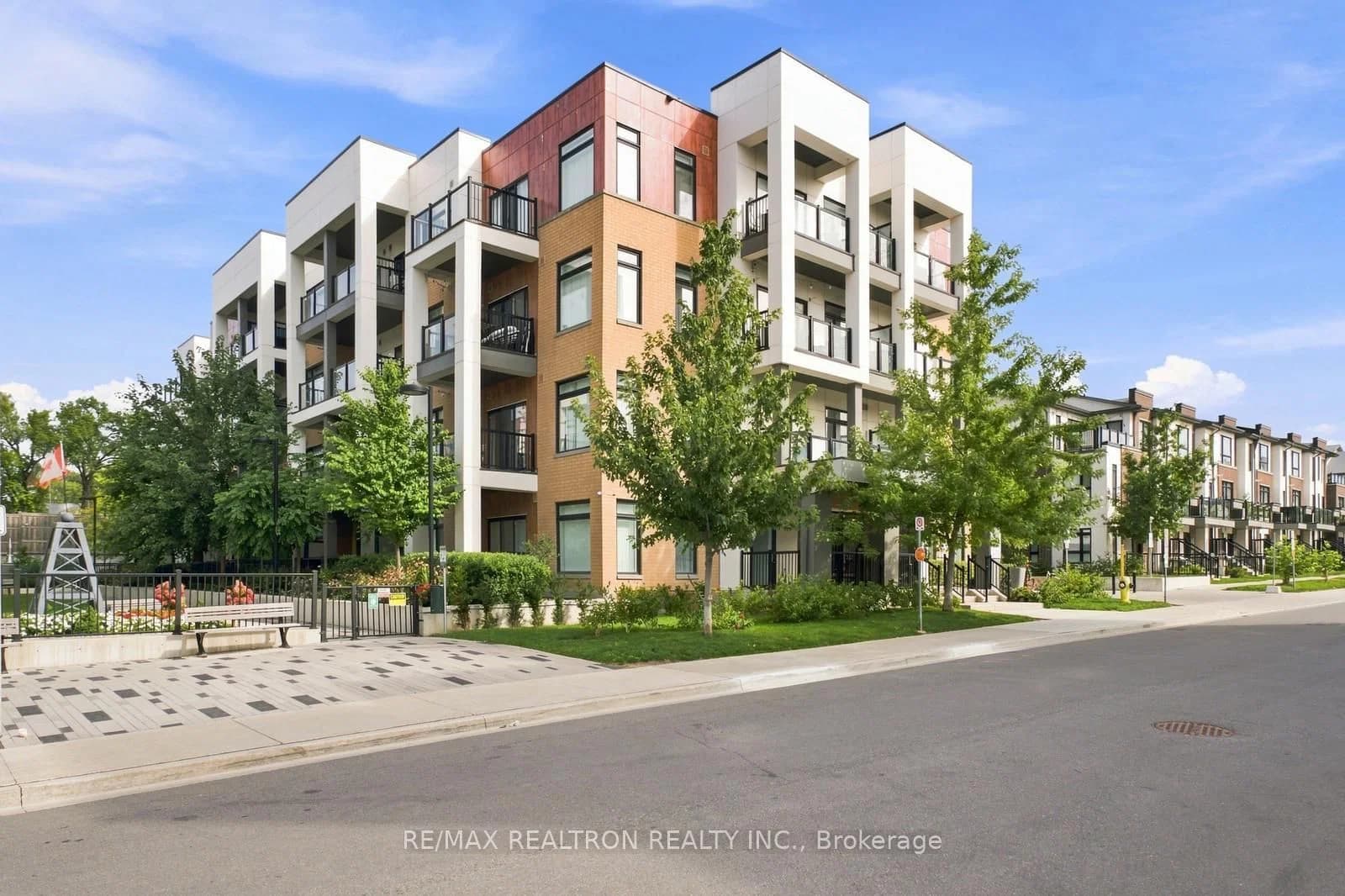 Photo of Canon Jackson Drive in Toronto · Brookhaven-Amesbury