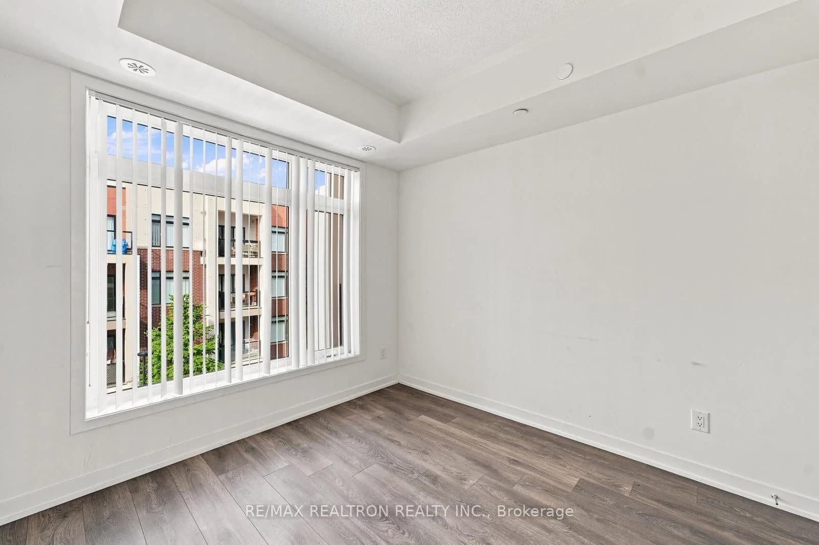 Canon Jackson Drive in Toronto · Brookhaven-Amesbury — photo 2