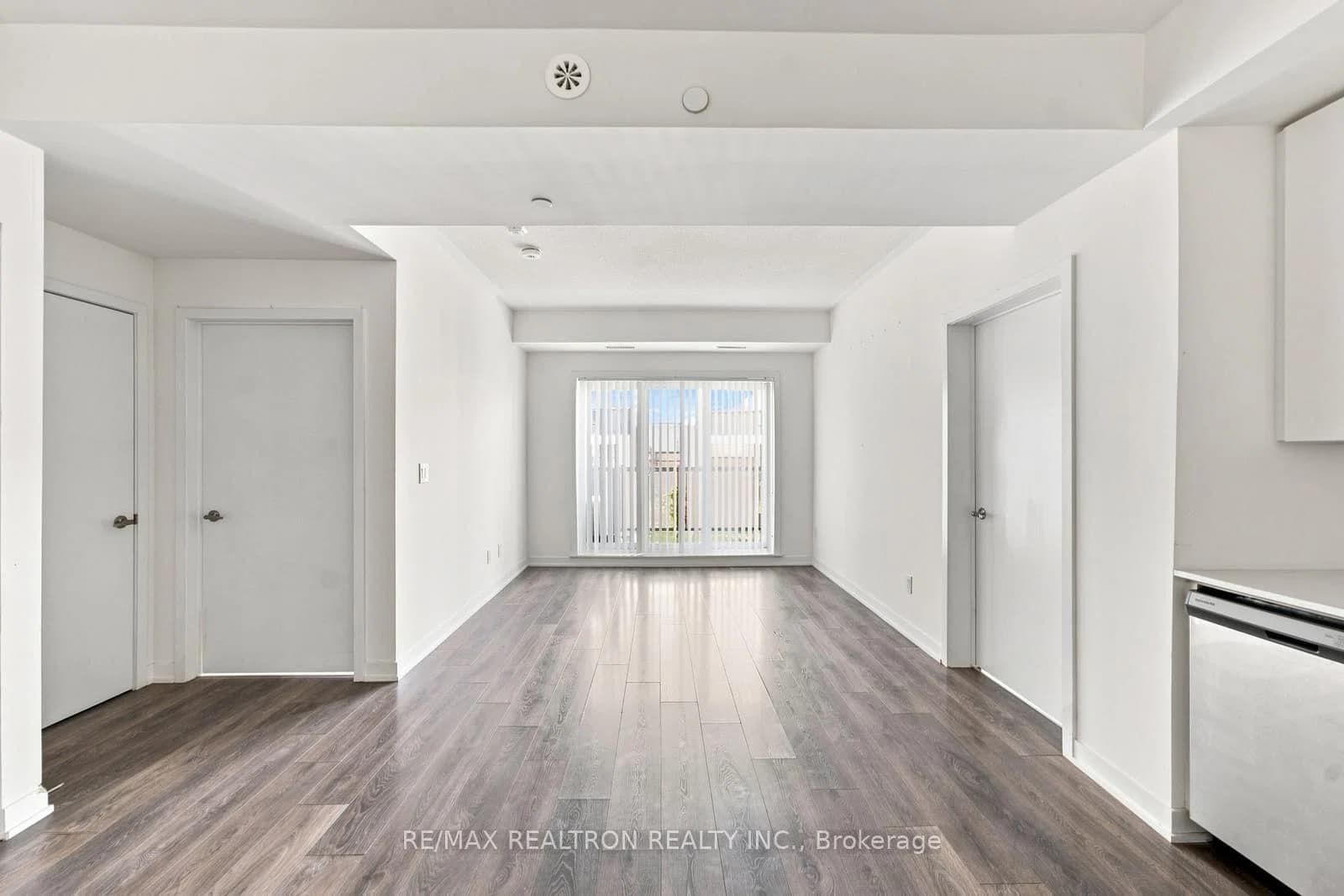 Canon Jackson Drive in Toronto · Brookhaven-Amesbury — photo 3