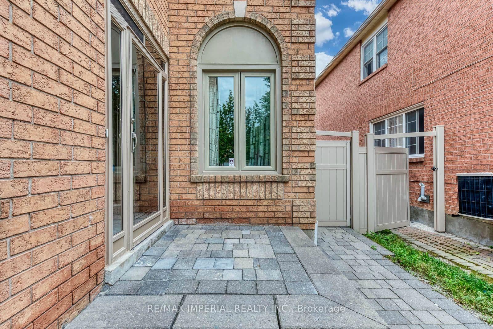 Cardington Street in Mississauga · East Credit — photo 2