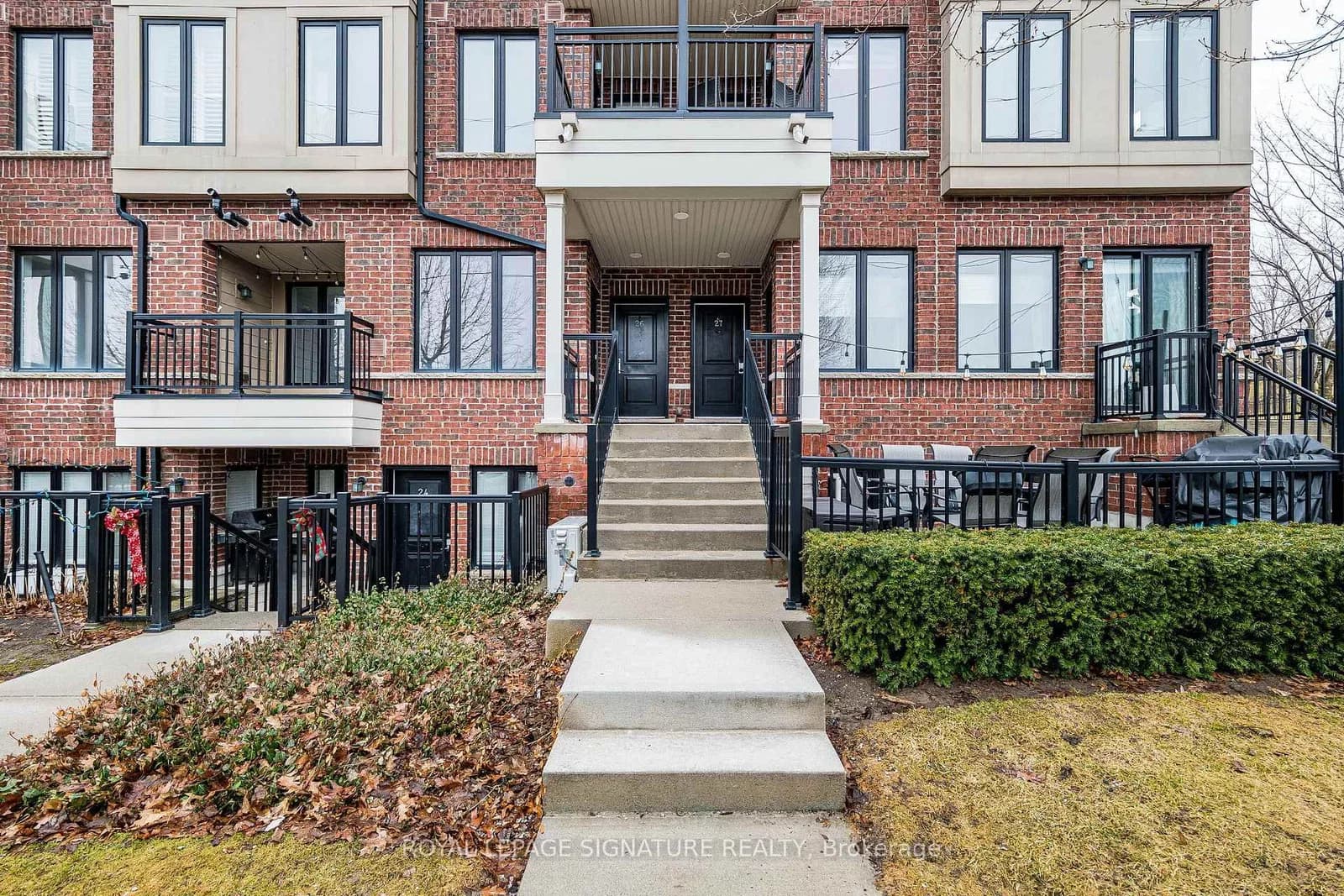 Twenty Fourth Street in Toronto · Long Branch — photo 3