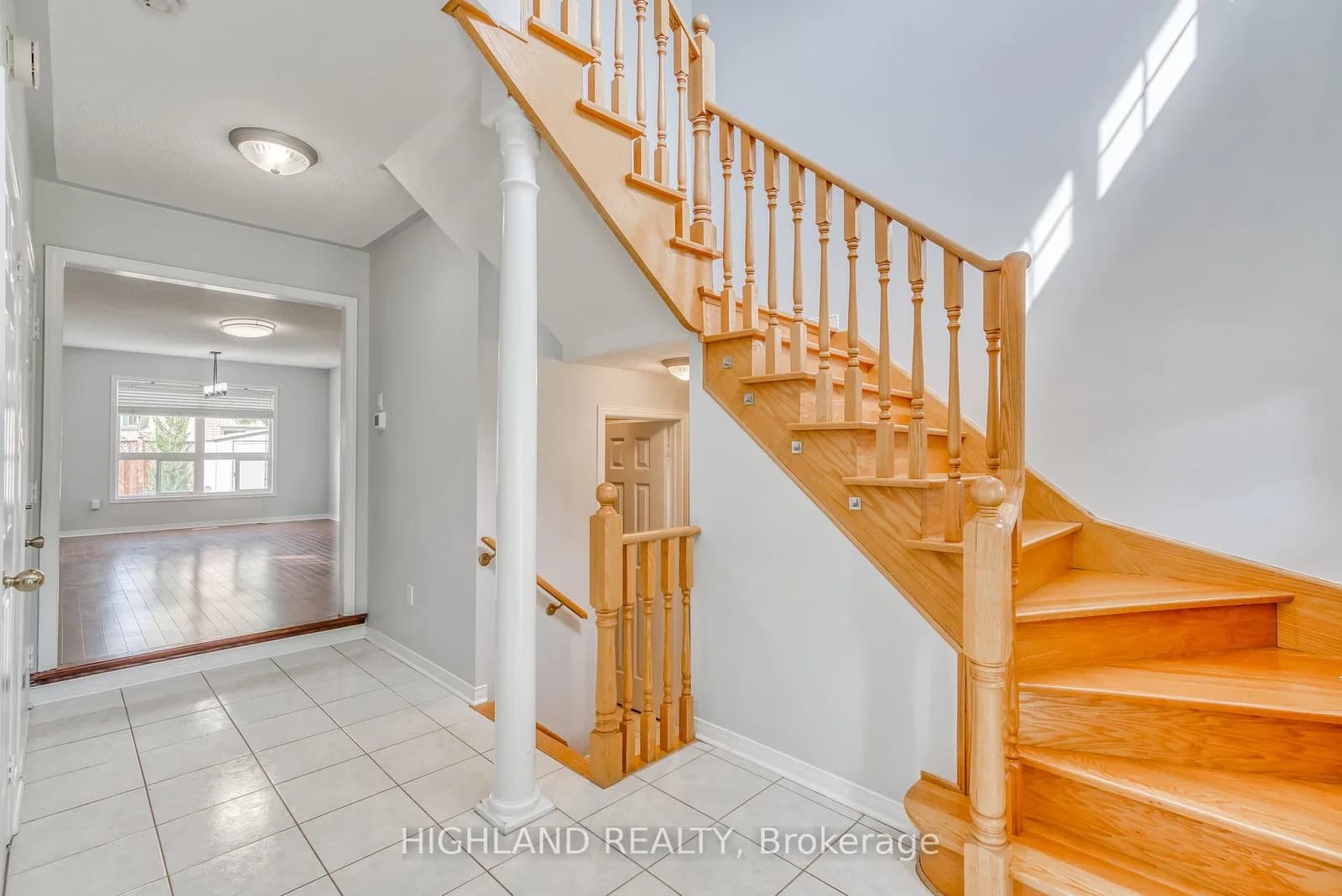Manzanillo Crescent in Mississauga · Churchill Meadows — photo 3