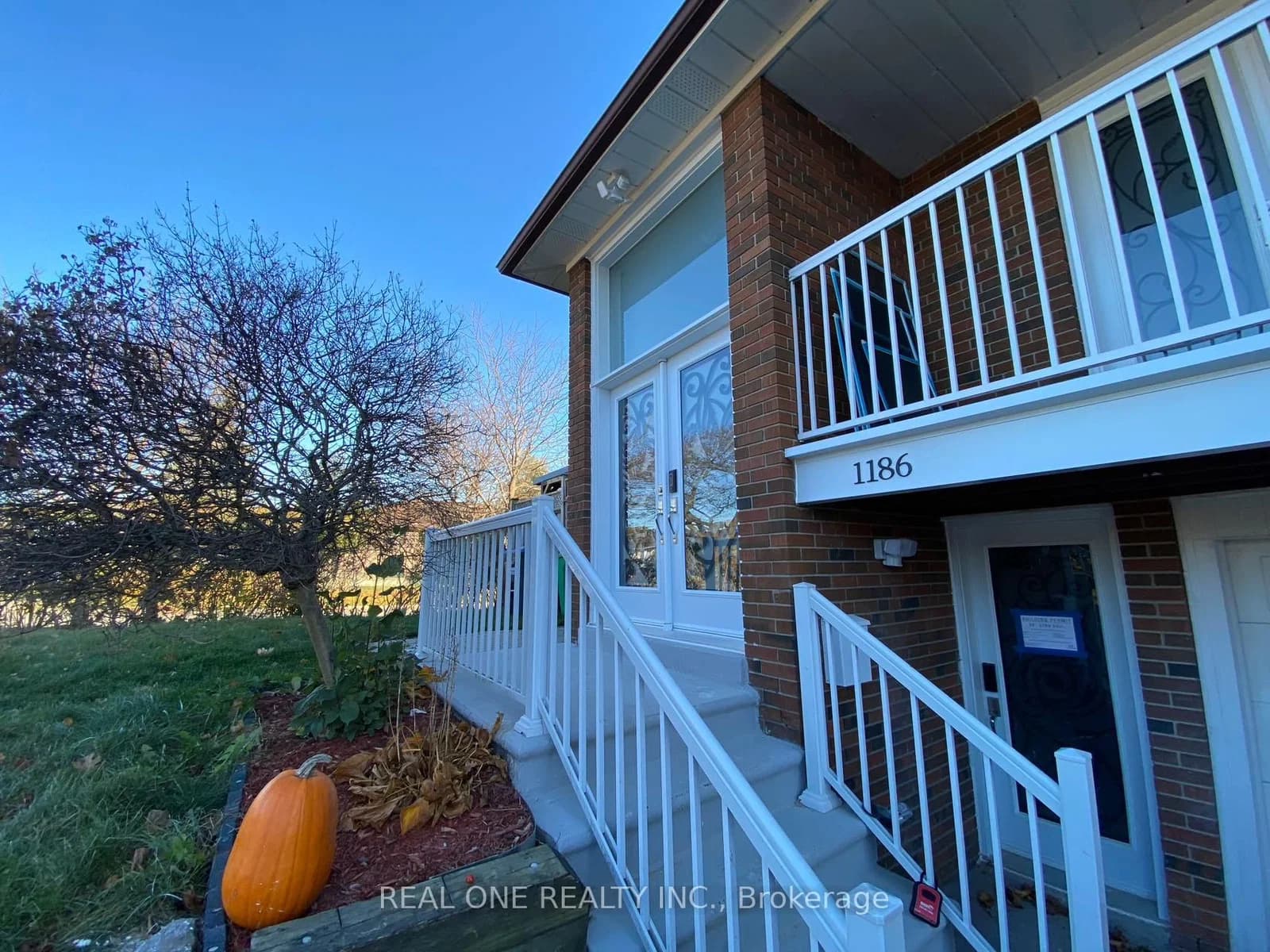 Photo of Shadeland Drive U1 in Mississauga · Erindale