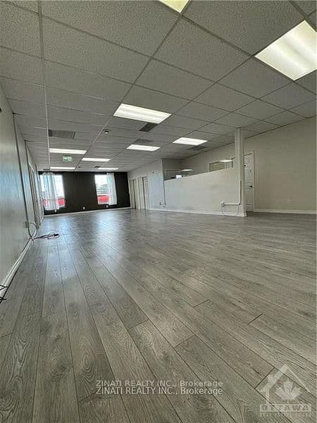 Merivale Road-21 in Ottawa · Meadowlands/Crestview — photo 2