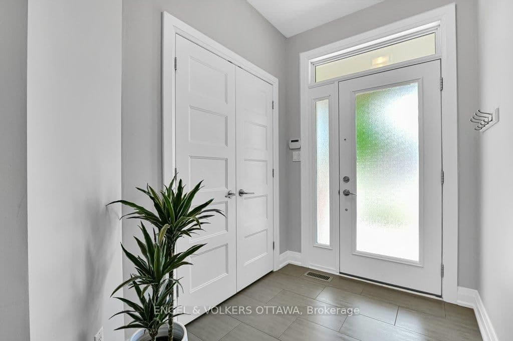 Duncairn Avenue in Ottawa · Westboro/Hampton Park — photo 3