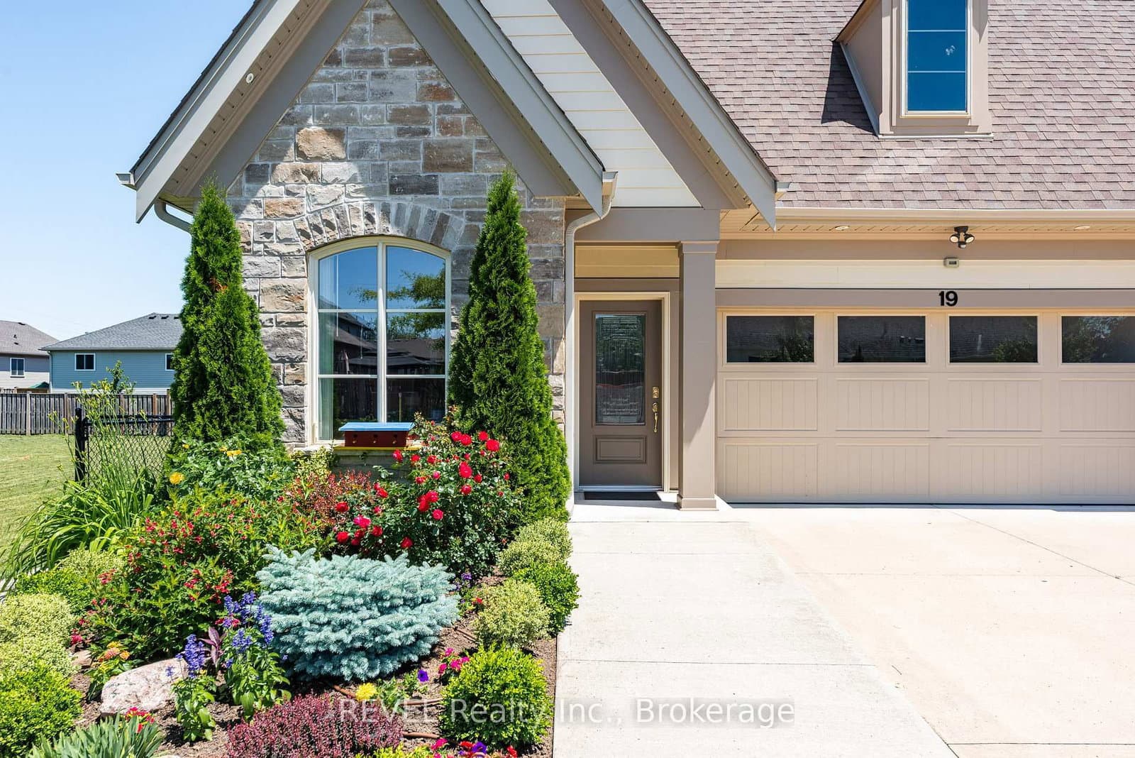 Francesco Crescent in St. Catharines · Rykert/Vansickle — photo 2