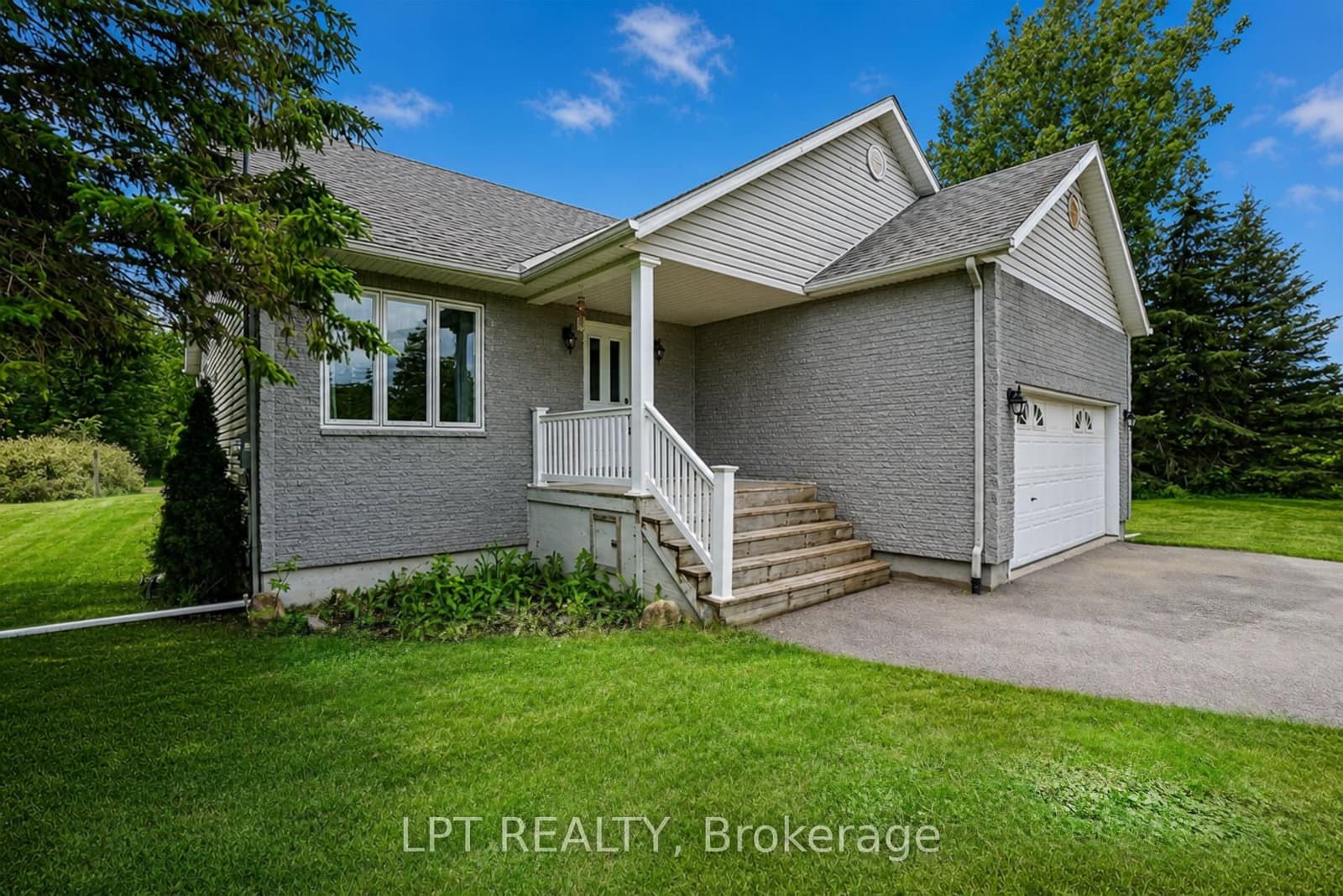 Etienne Road in Sarsfield · Cumberland West — photo 2