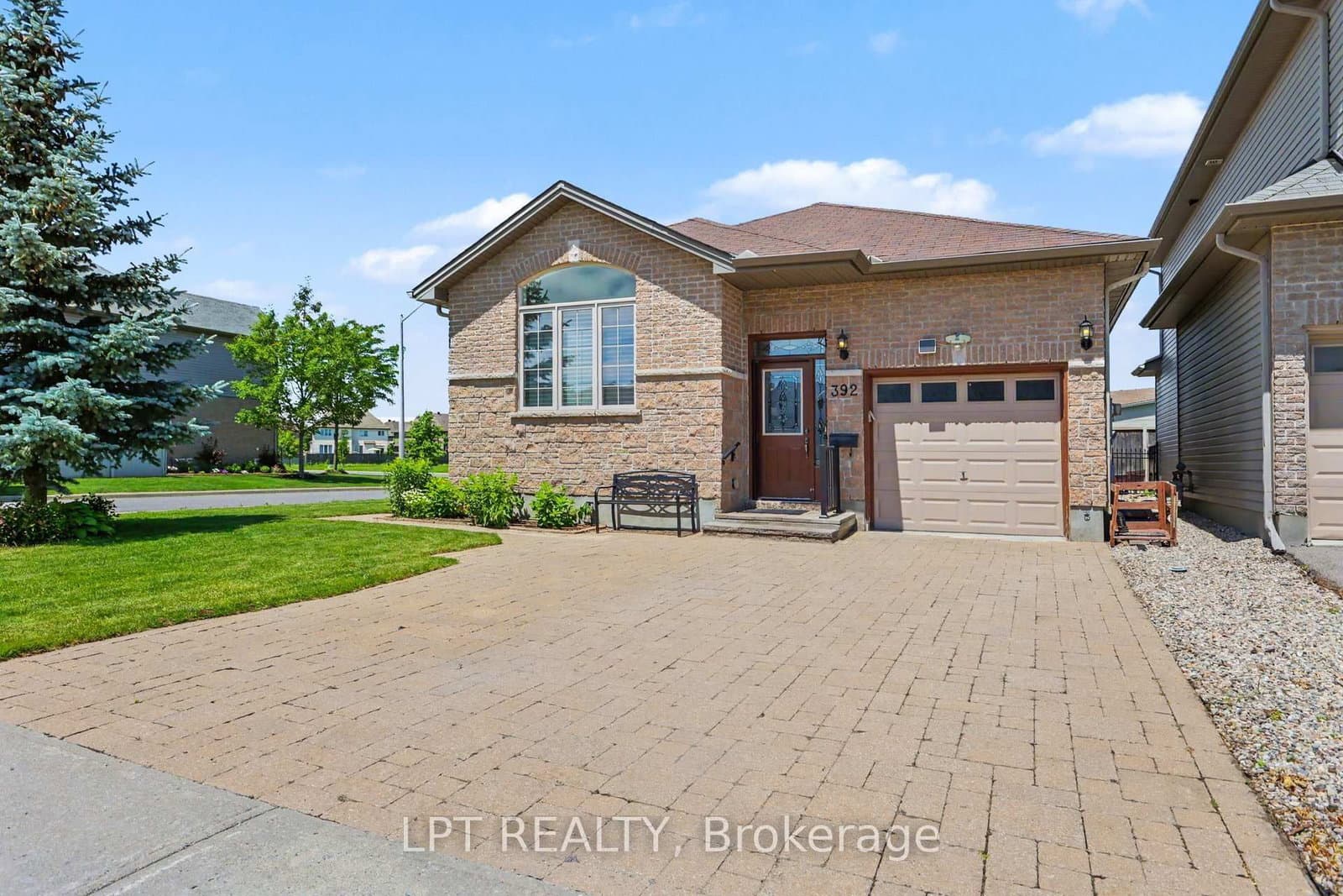 Bamburgh Way in Ottawa · Barrhaven - Cedargrove/Fraserdale — photo 2