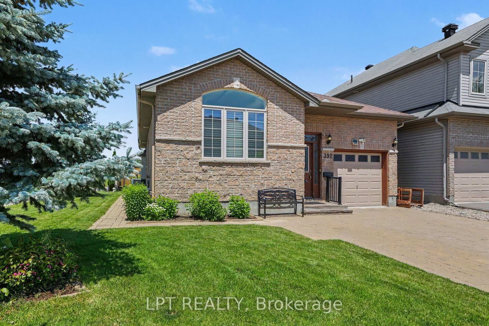 Bamburgh Way in Ottawa · Barrhaven - Cedargrove/Fraserdale — photo 3