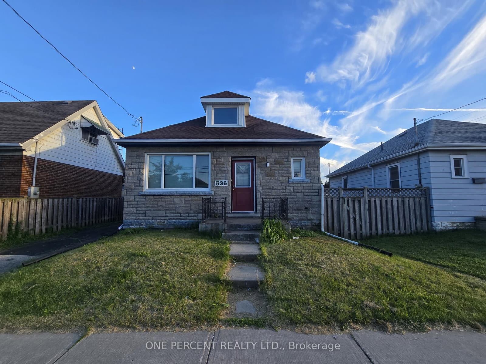 Photo of Queensdale Avenue in Hamilton · Eastmount