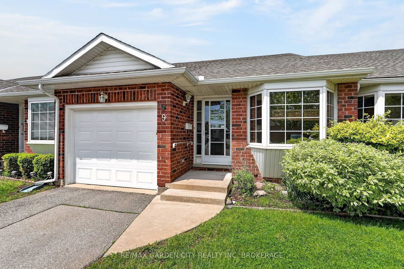 First Street in Welland · Lincoln/Crowland — photo 3