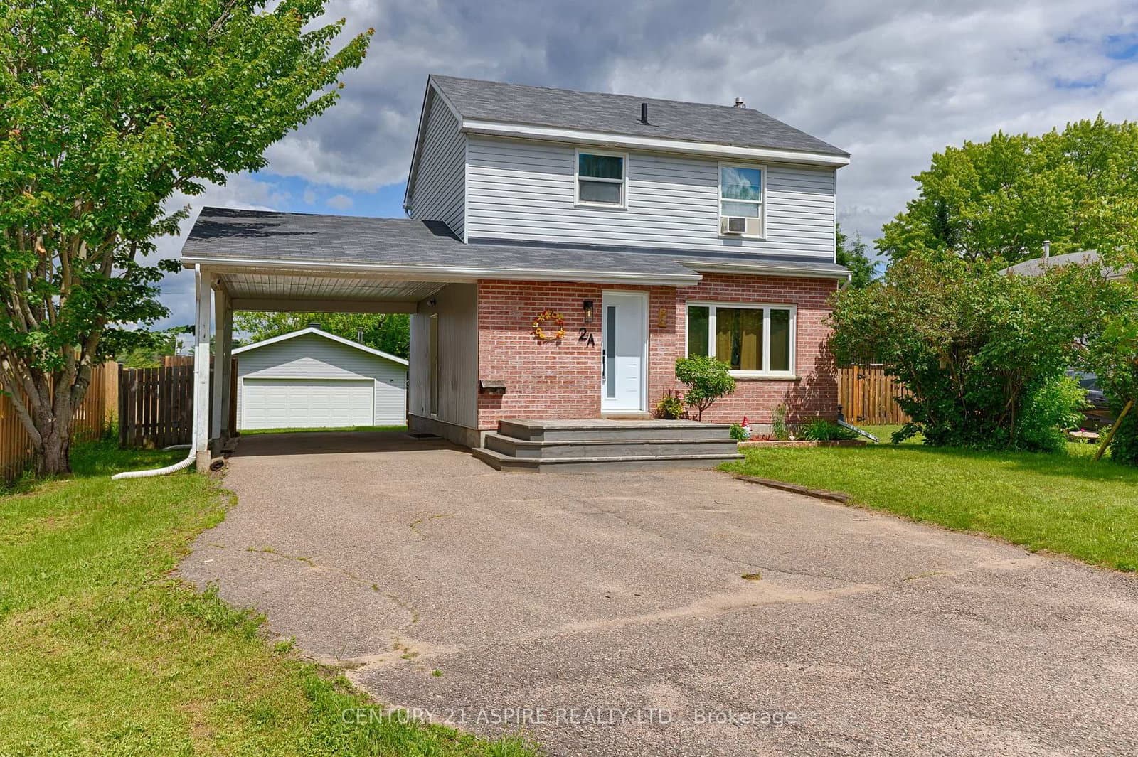 2A Selkirk Street in Petawawa · Petawawa — photo 3