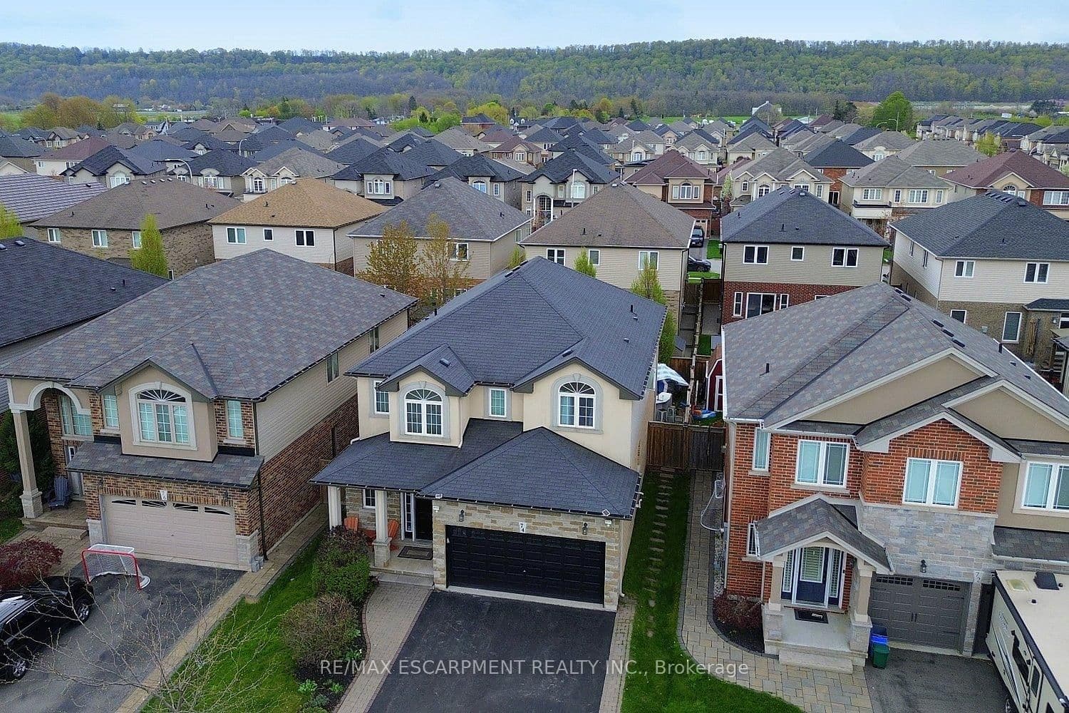 Lampman Drive in Grimsby · Grimsby West — photo 2