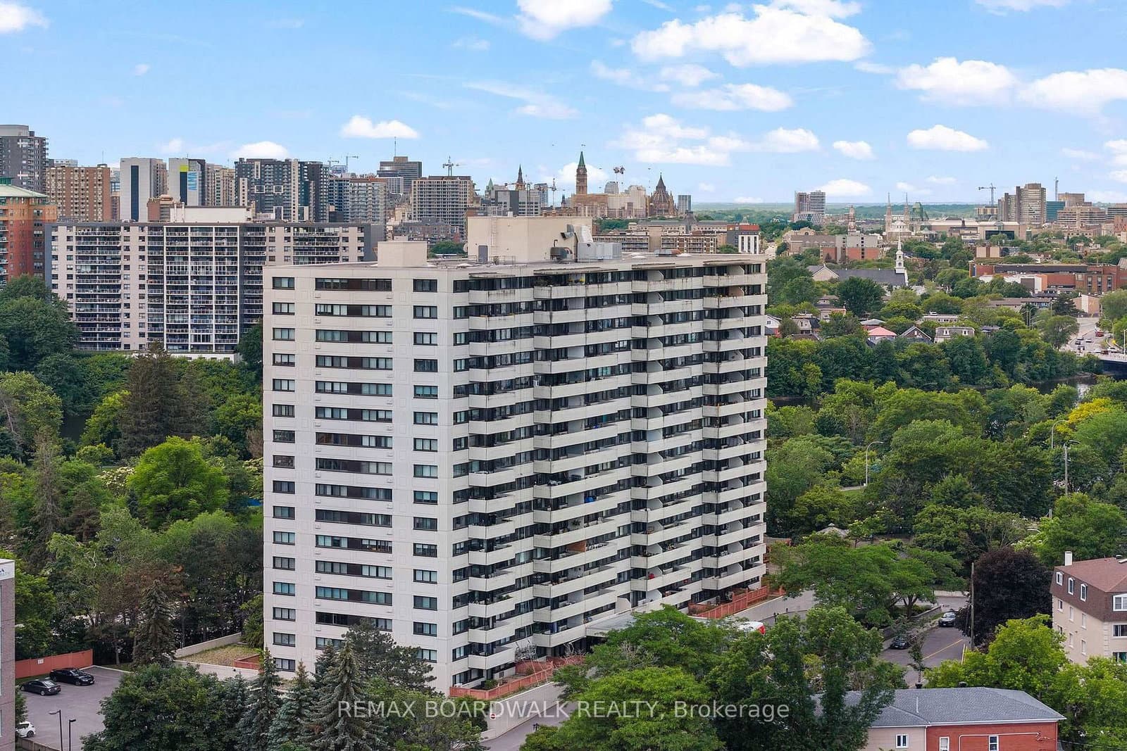 Photo of Landry Street in Ottawa · Vanier