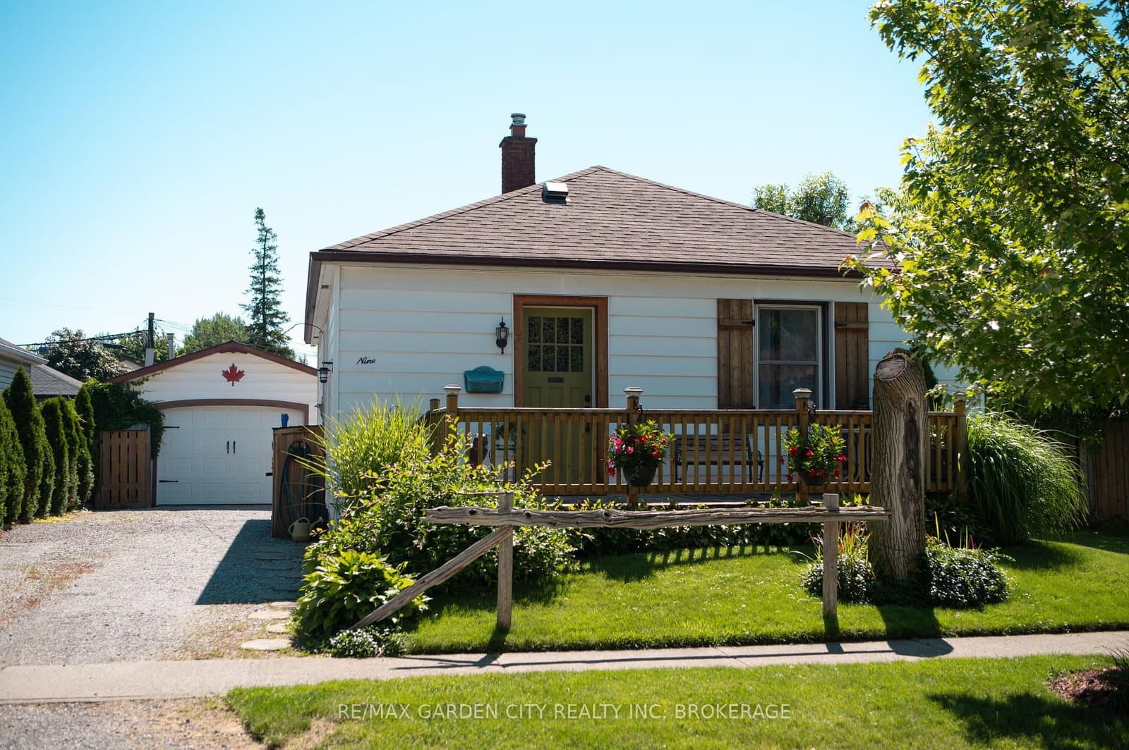 Blain Place in St. Catharines · E. Chester — photo 2