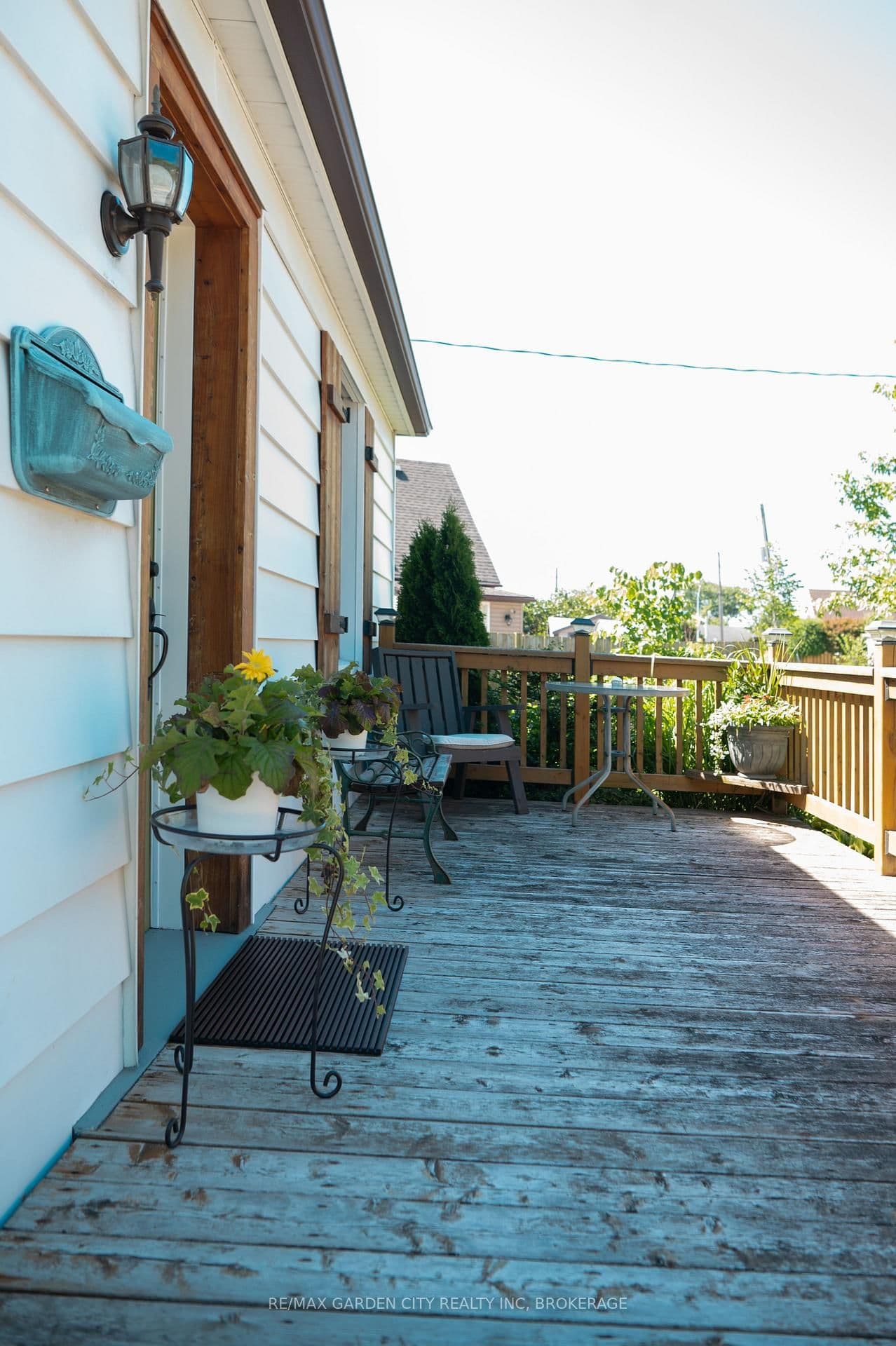 Blain Place in St. Catharines · E. Chester — photo 3