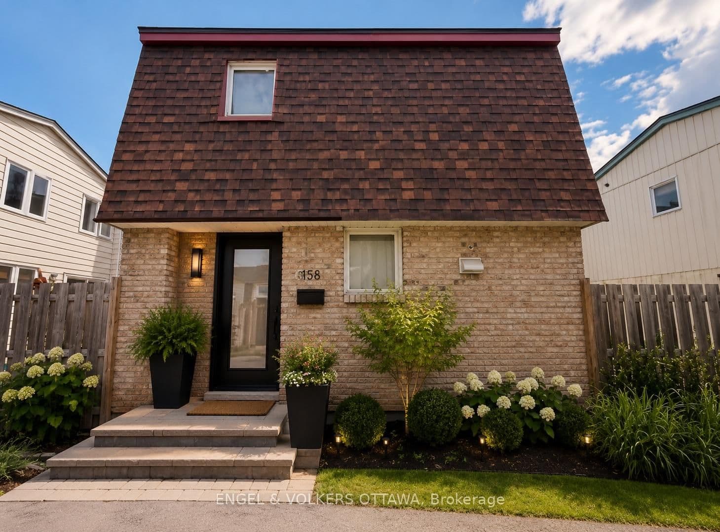 Jasmine Crescent in Ottawa · Beacon Hill South — photo 2