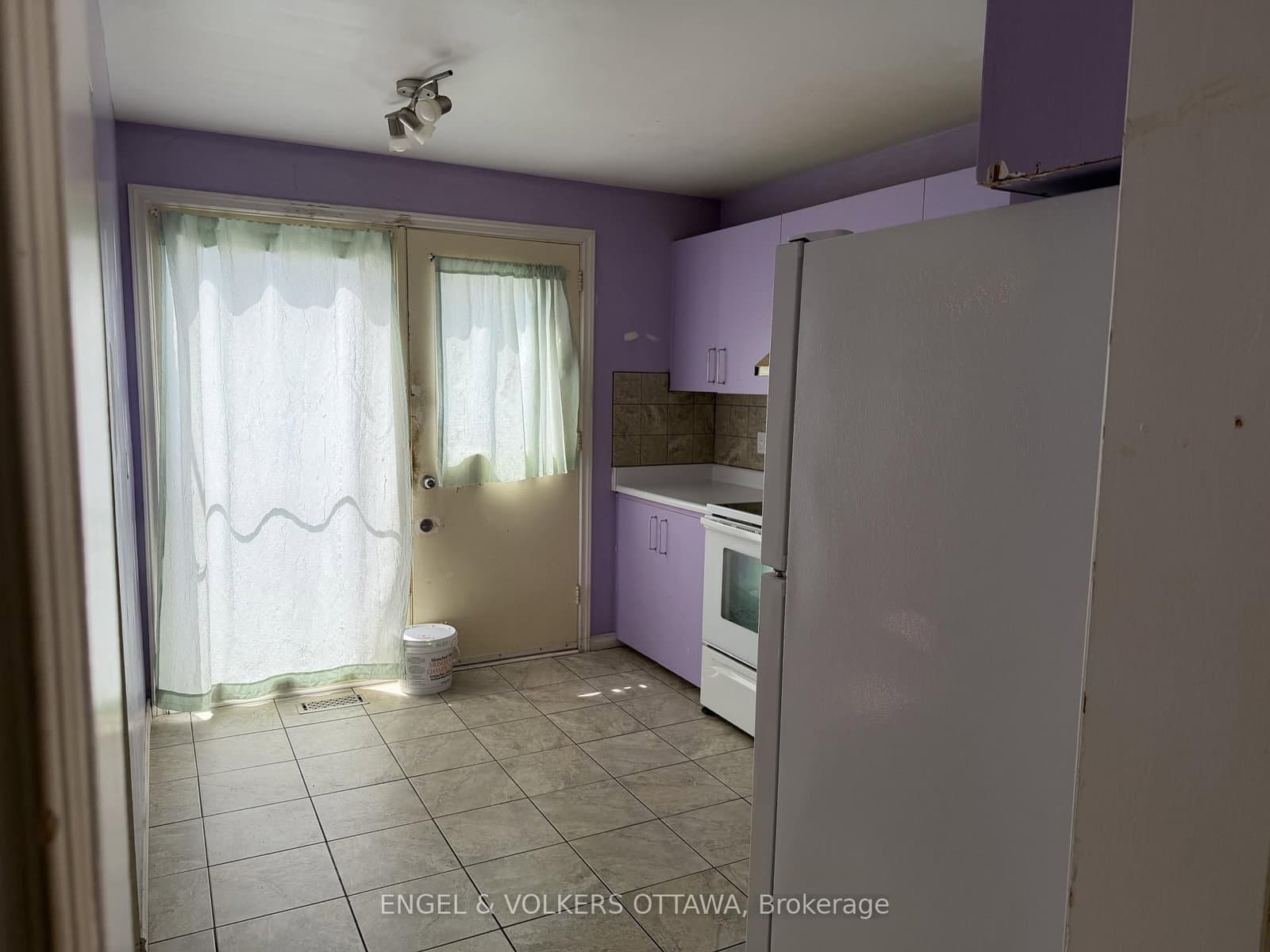 Jasmine Crescent in Ottawa · Beacon Hill South — photo 3