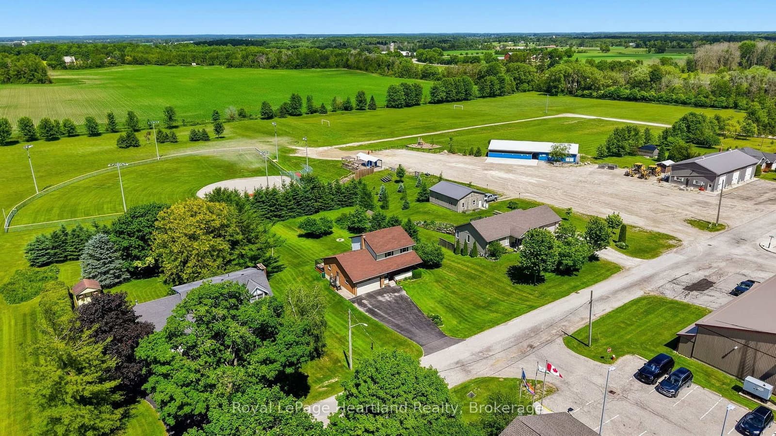 Brown Street in Minto · Minto — photo 3