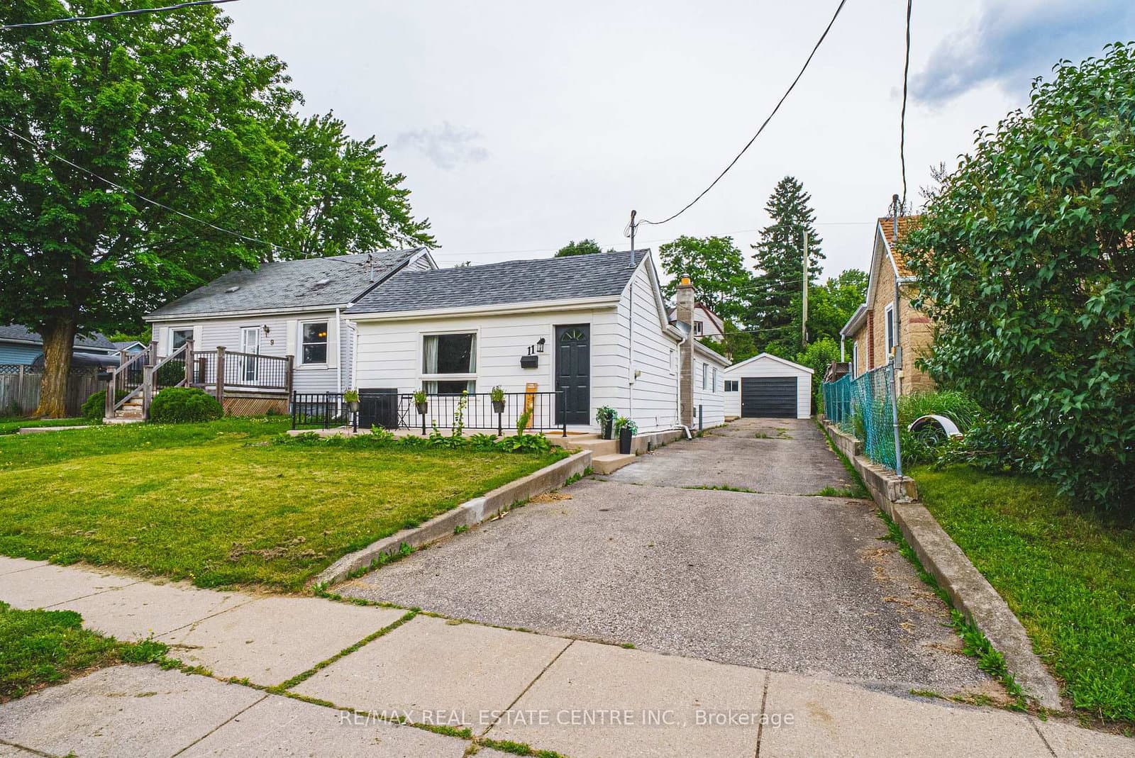 Broadview Crescent in Cambridge — photo 2