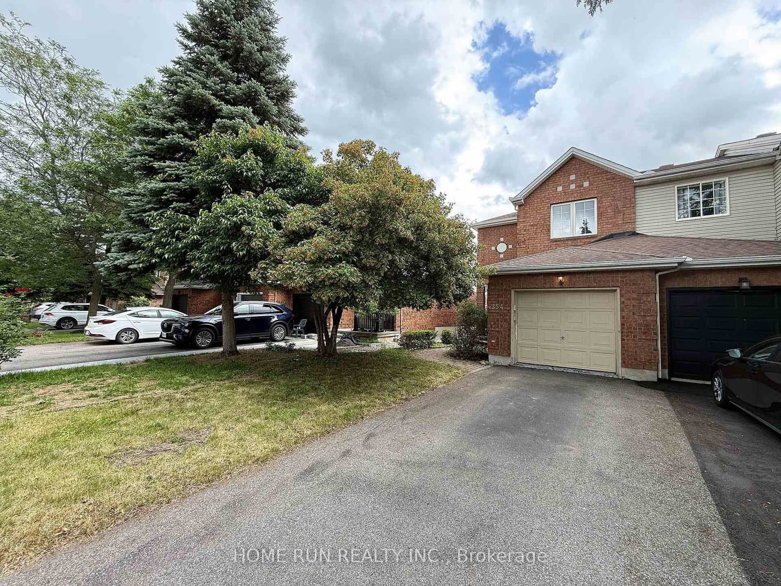 Wildmint Square in Ottawa · Riverside South/Gloucester Glen — photo 2