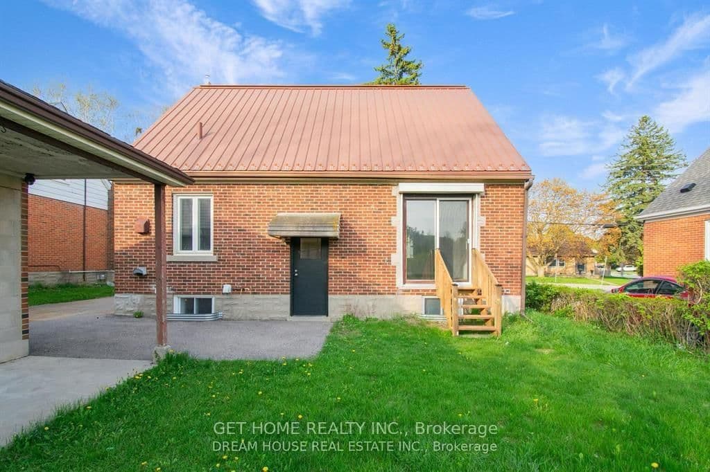 Ellis Crescent in Waterloo — photo 3