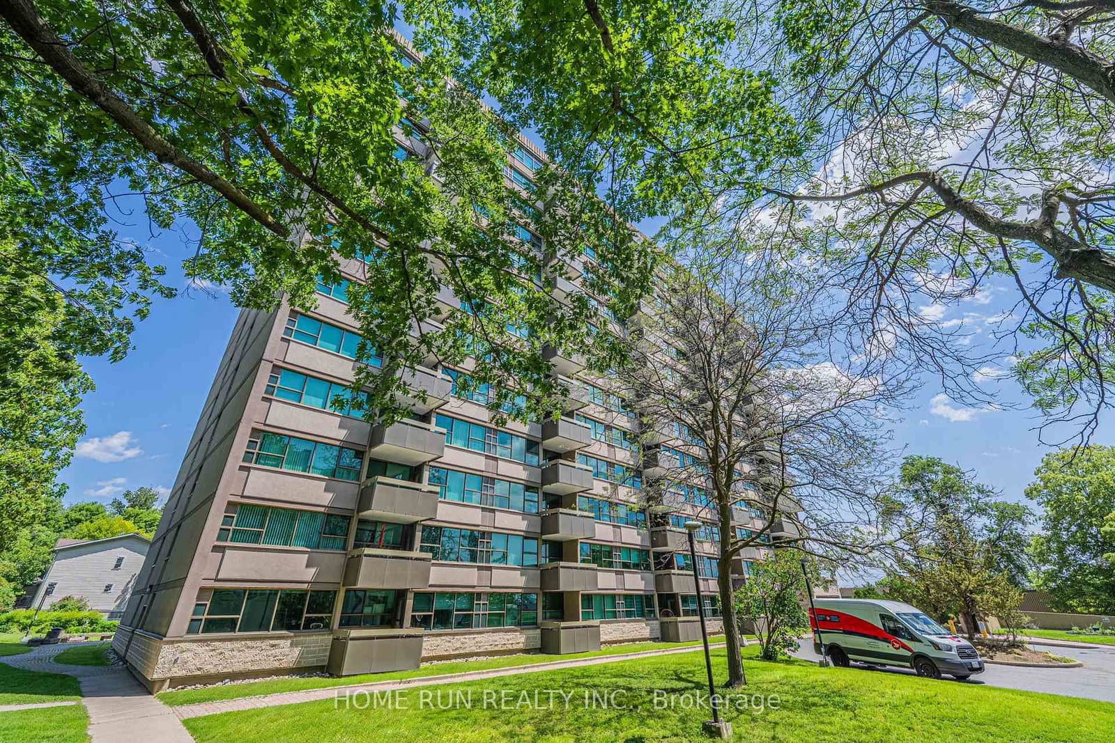 BRITTANY Drive in Ottawa · Viscount Alexander Park — photo 3