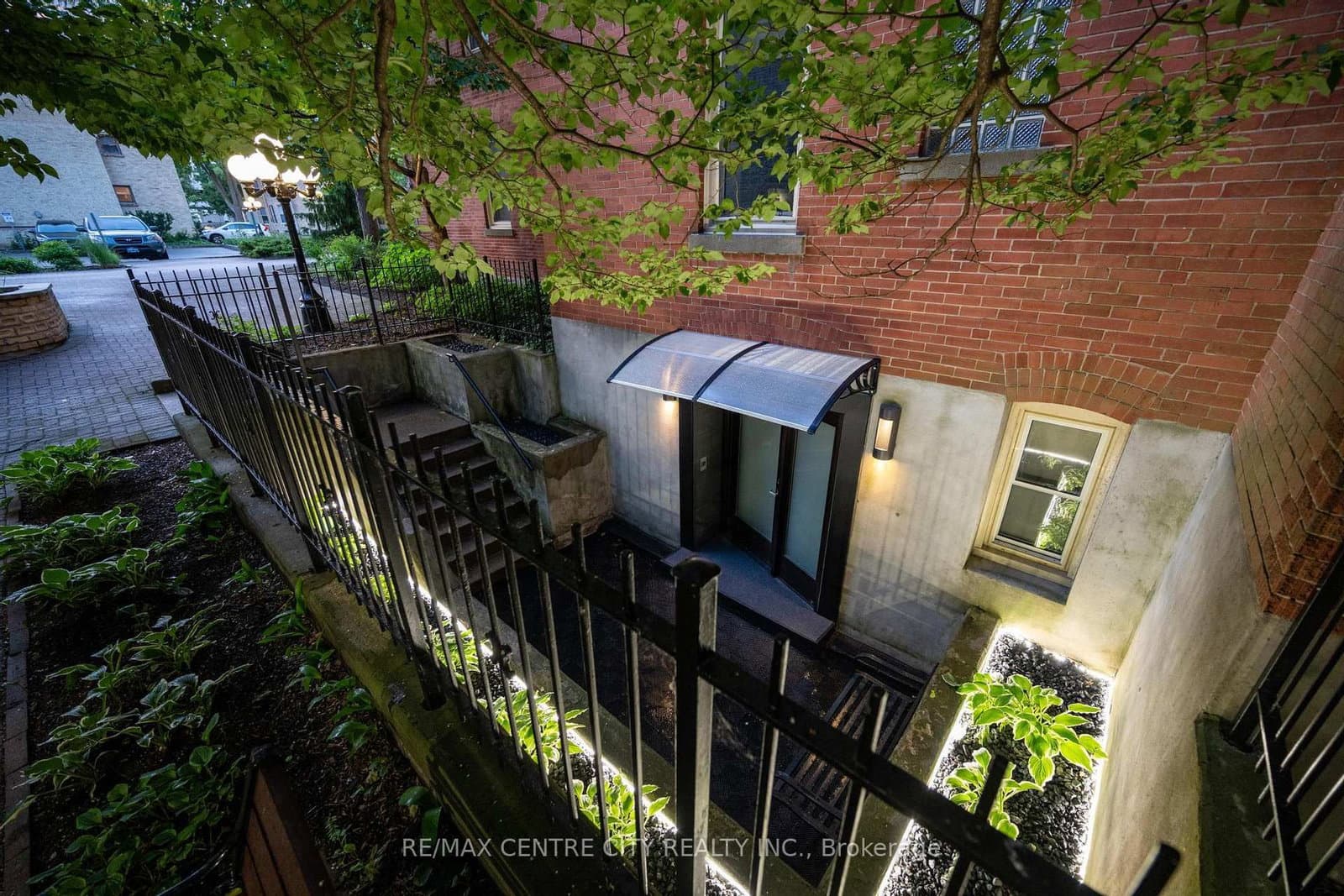 Queens Avenue in London East · East F — photo 3