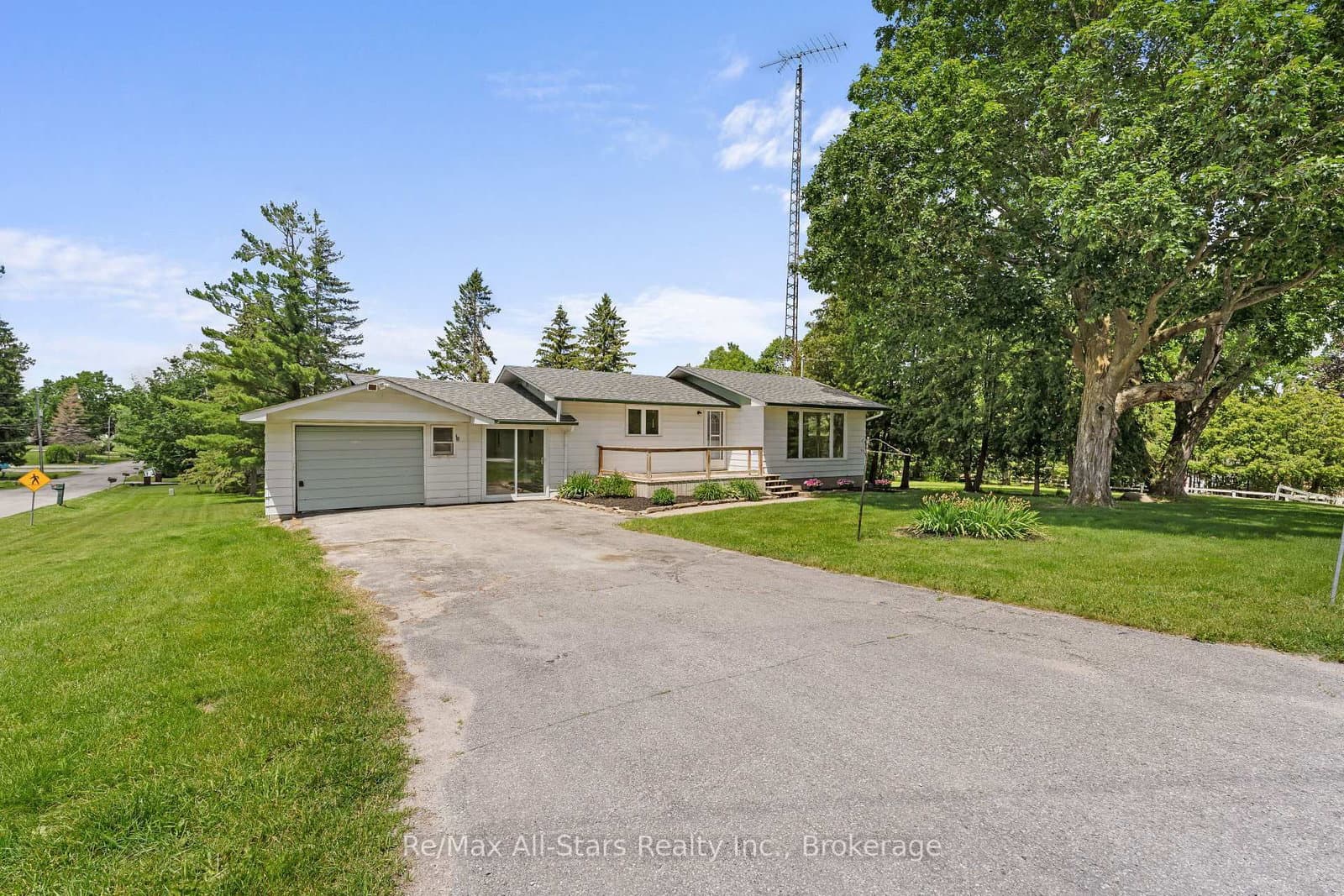 Kenrei Road in Kawartha Lakes · Lindsay — photo 2