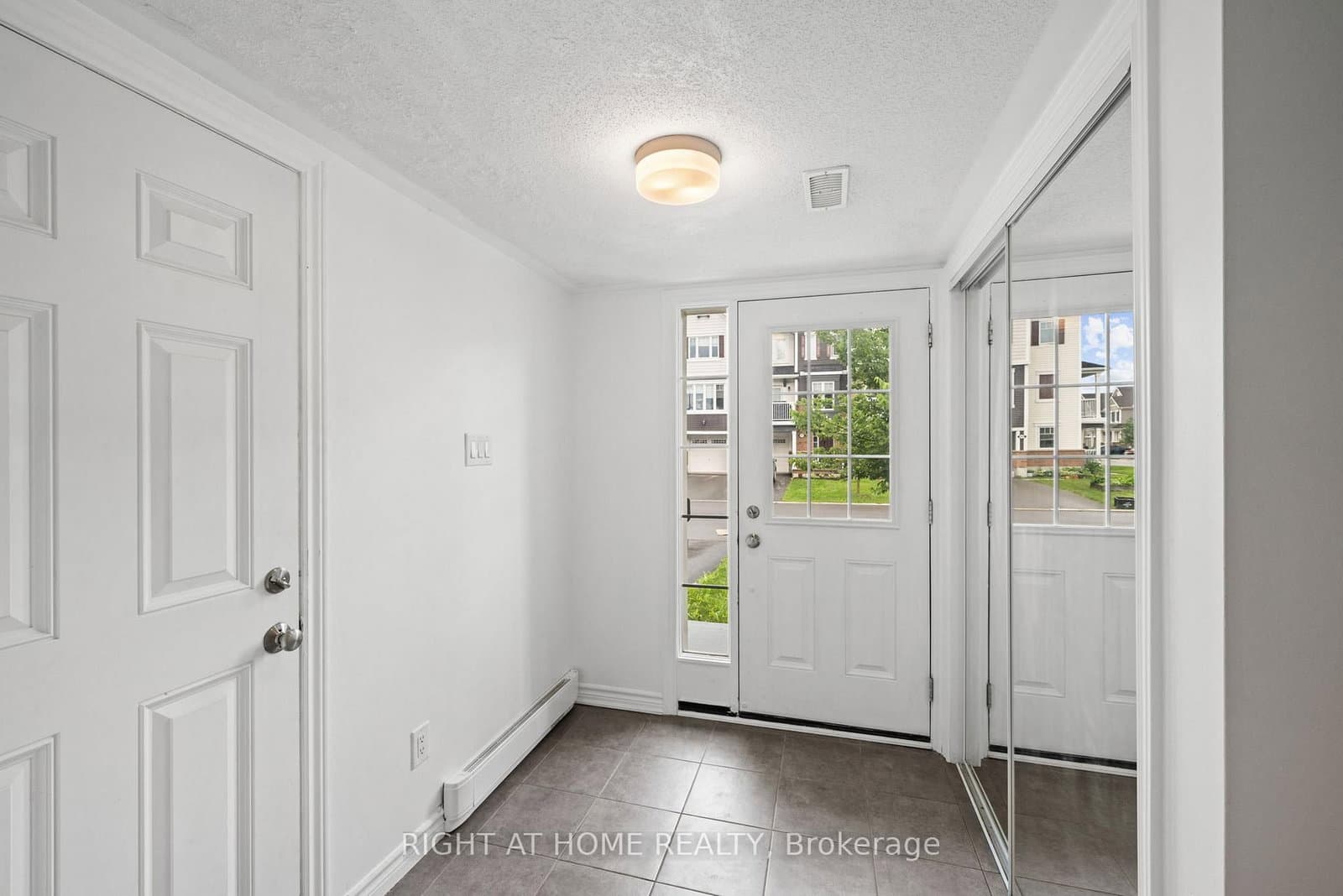 GERARDIA Lane in Ottawa · Avalon West — photo 3