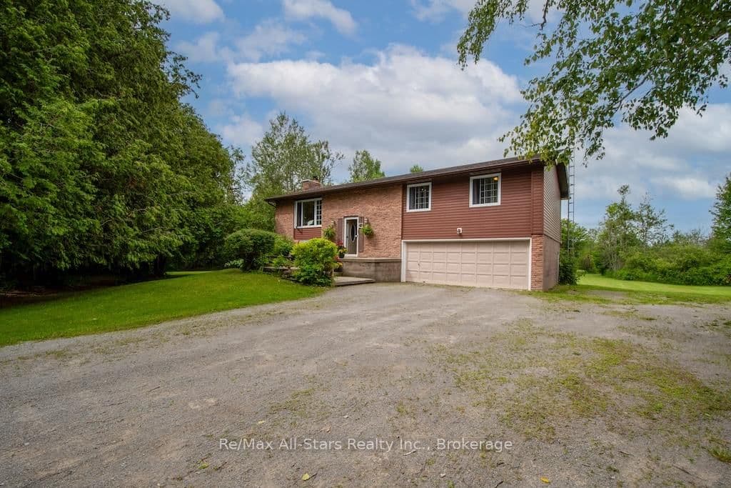 Ogemah Road in Kawartha Lakes · Mariposa — photo 2