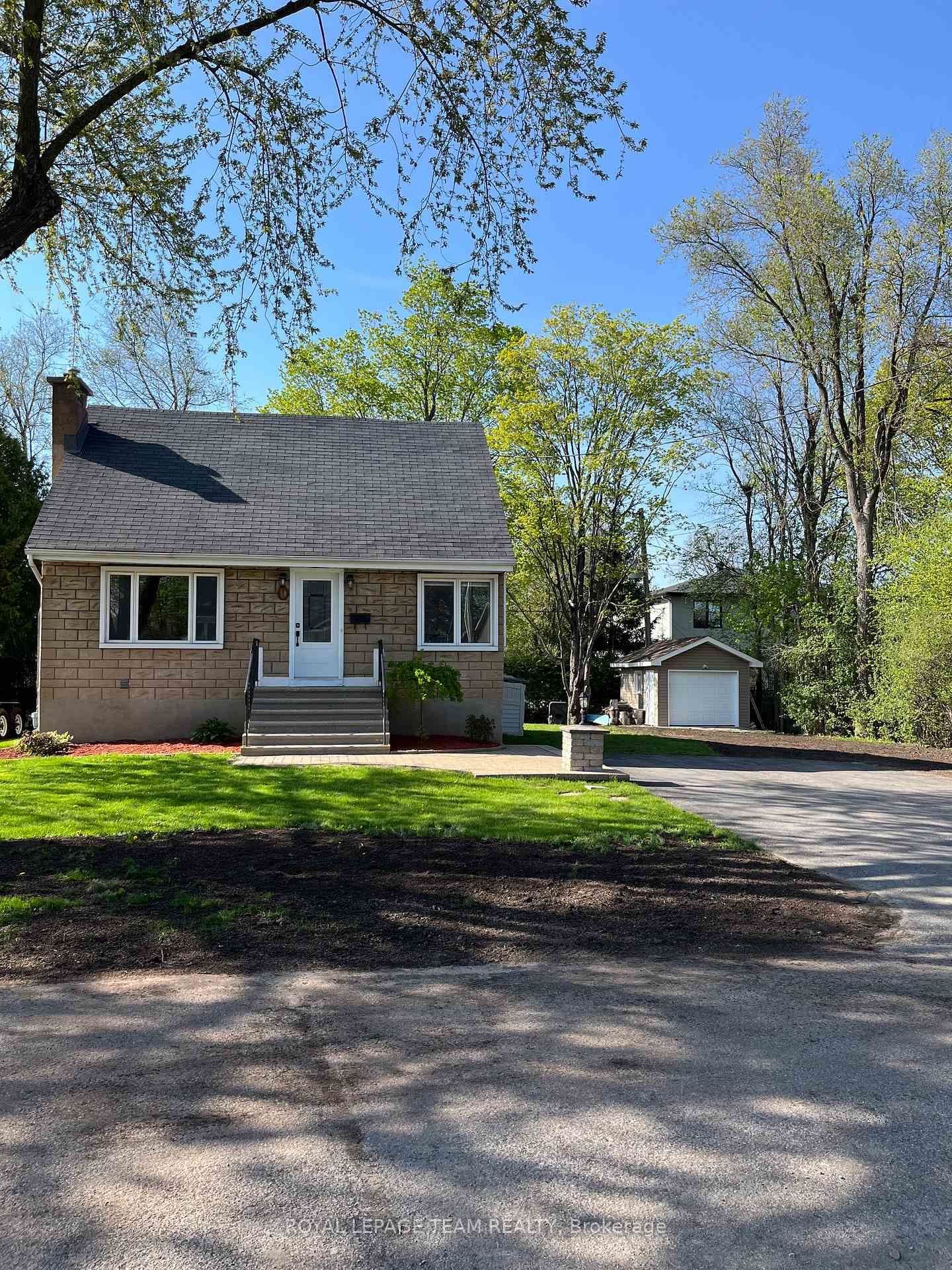 Photo of & 7 Tower Road in Ottawa · Meadowlands/St. Claire Gardens