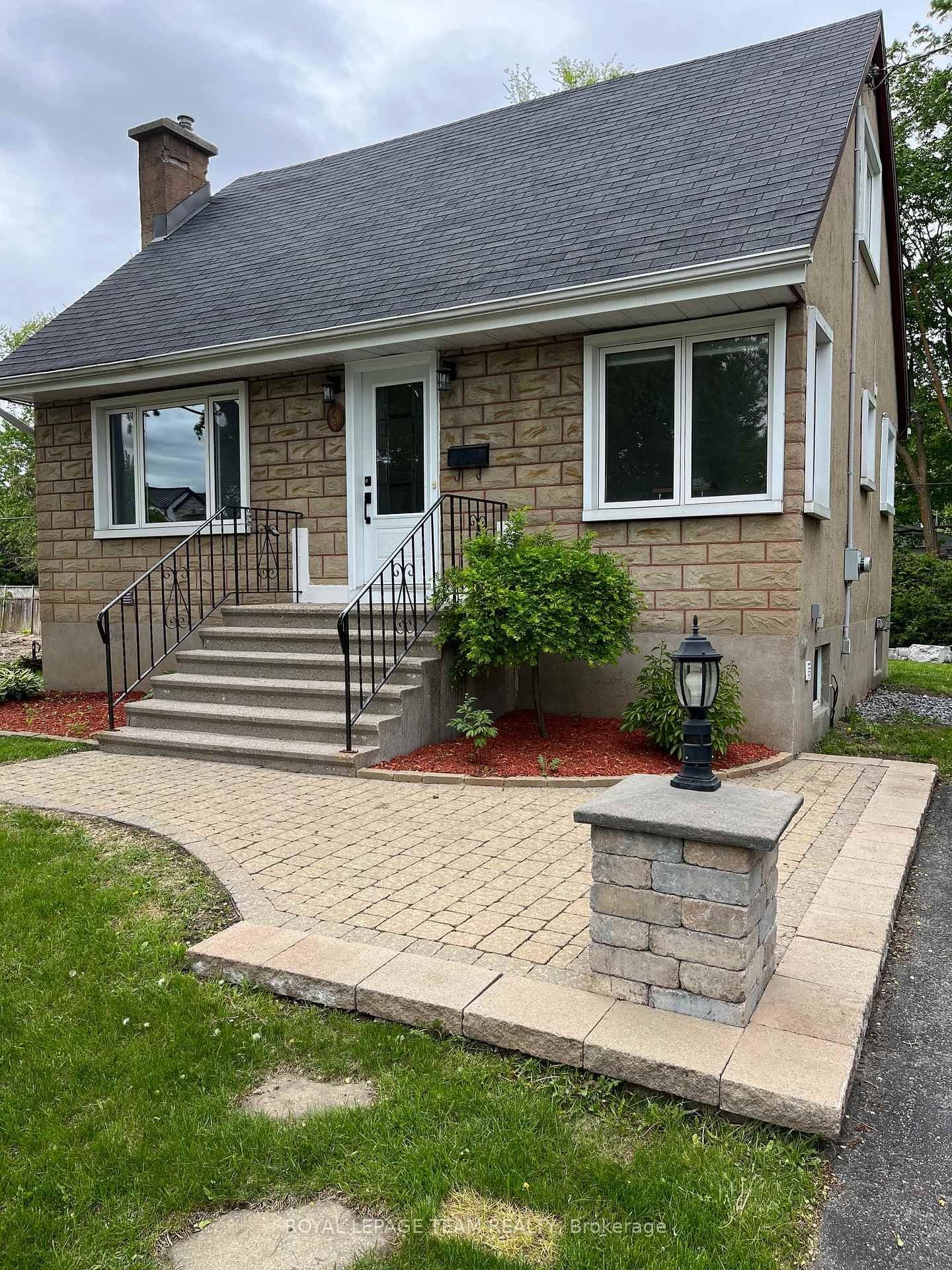 & 7 Tower Road in Ottawa · Meadowlands/St. Claire Gardens — photo 2