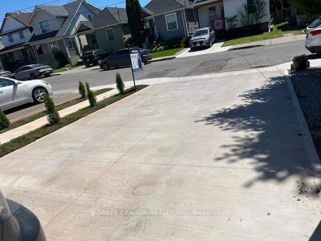 Albany Avenue in Hamilton · Homeside — photo 3