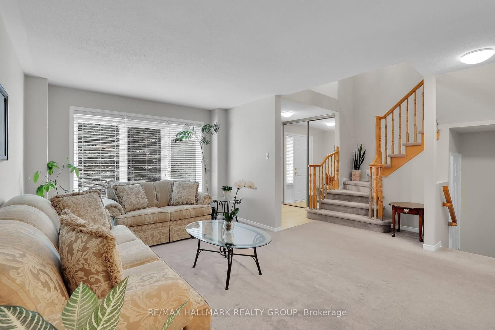 Aquaview Drive in Ottawa · Avalon East — photo 2