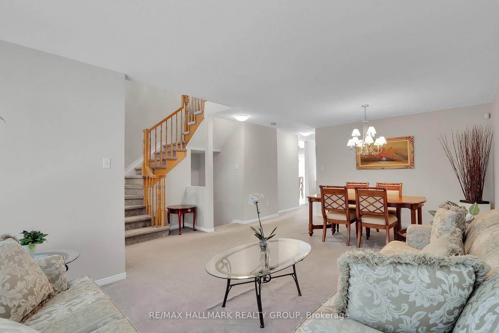Aquaview Drive in Ottawa · Avalon East — photo 3