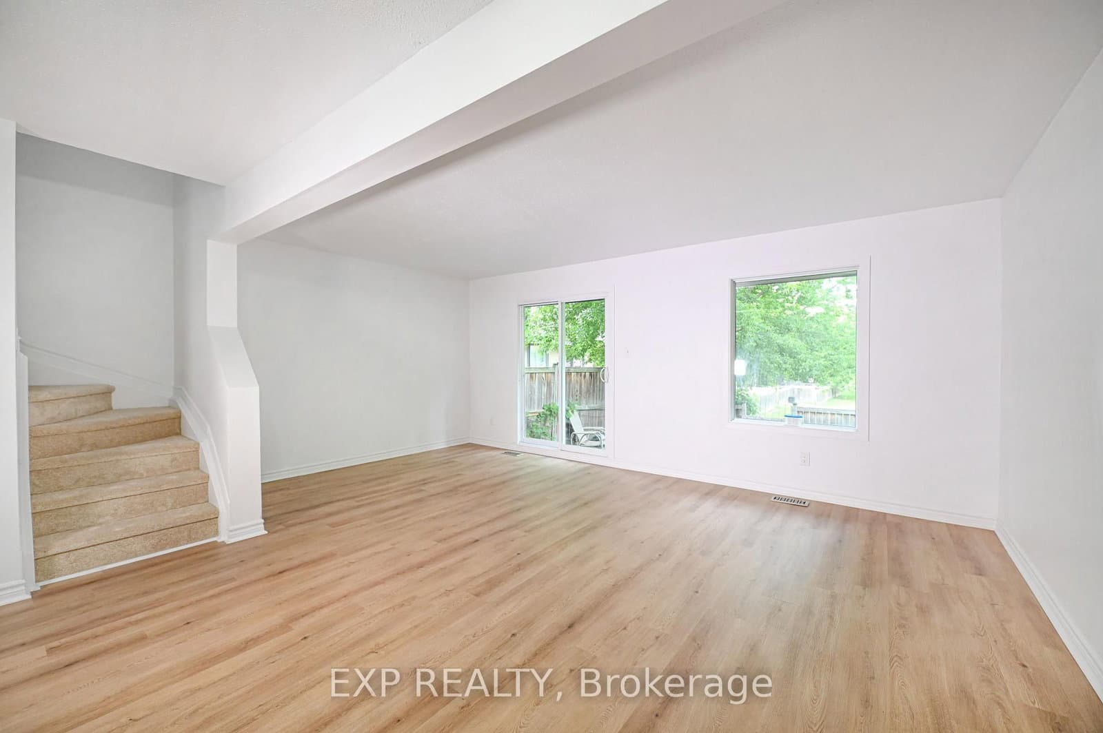 Pimlico Crescent in Ottawa · Emerald Woods/Sawmill Creek — photo 2