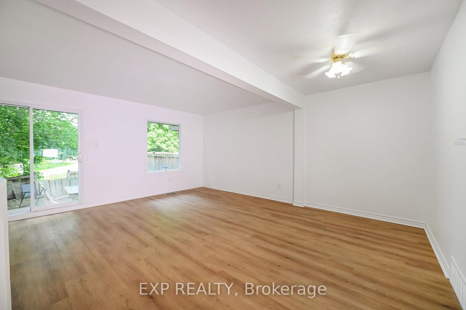 Pimlico Crescent in Ottawa · Emerald Woods/Sawmill Creek — photo 3