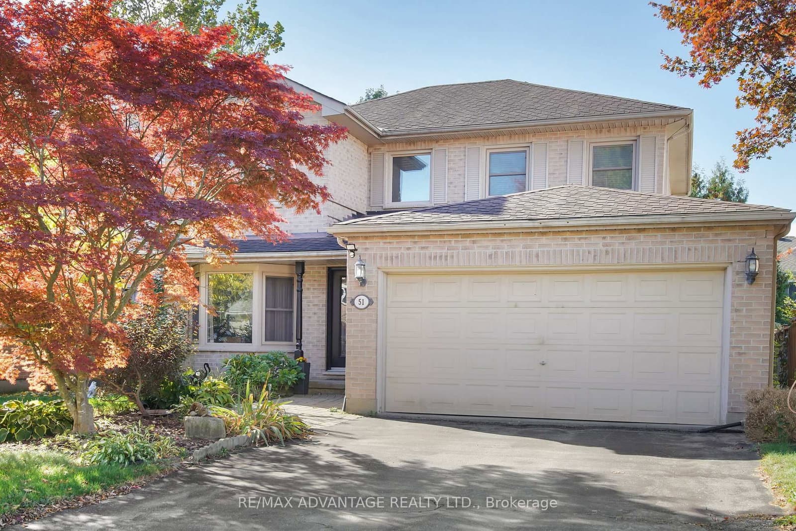 Laurel Crescent in London North · North M — photo 2