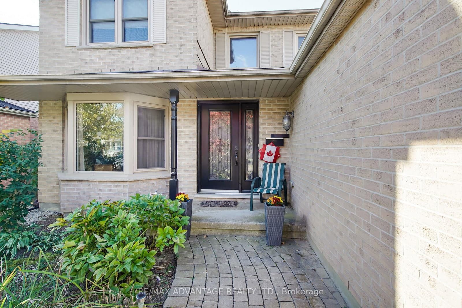Laurel Crescent in London North · North M — photo 3