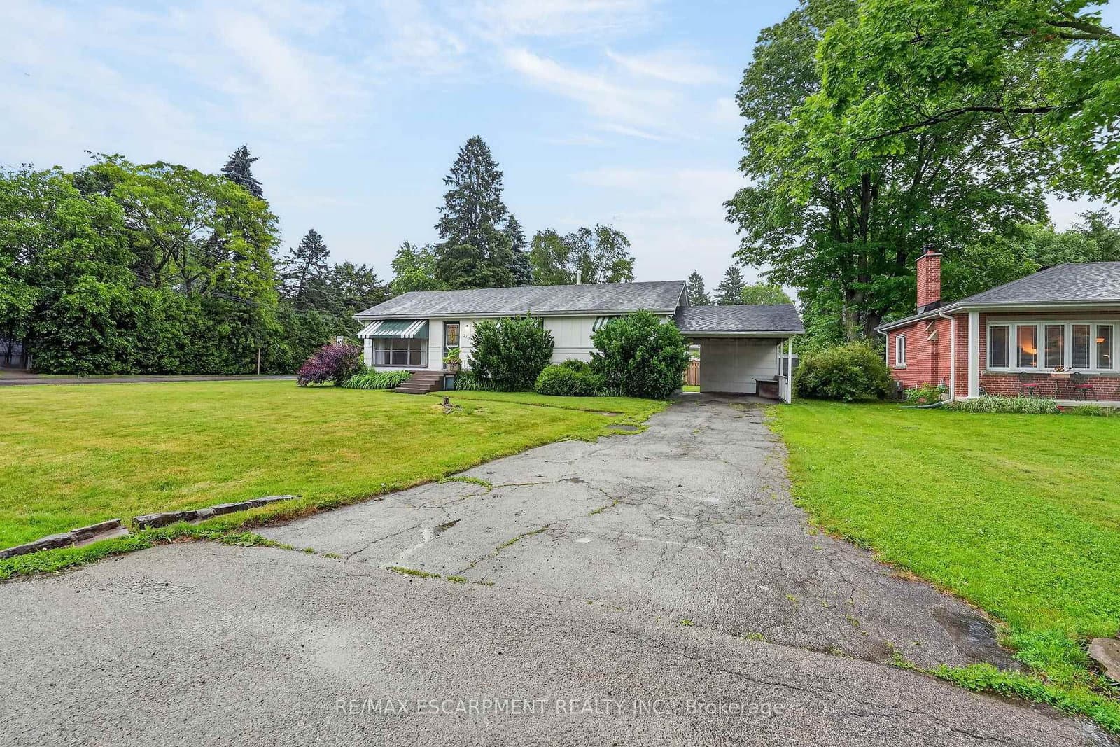Photo of Fiddler's Green Road in Hamilton · Ancaster