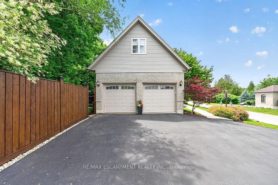 Valley Ridge Lane in Hamilton · Rural Flamborough — photo 2