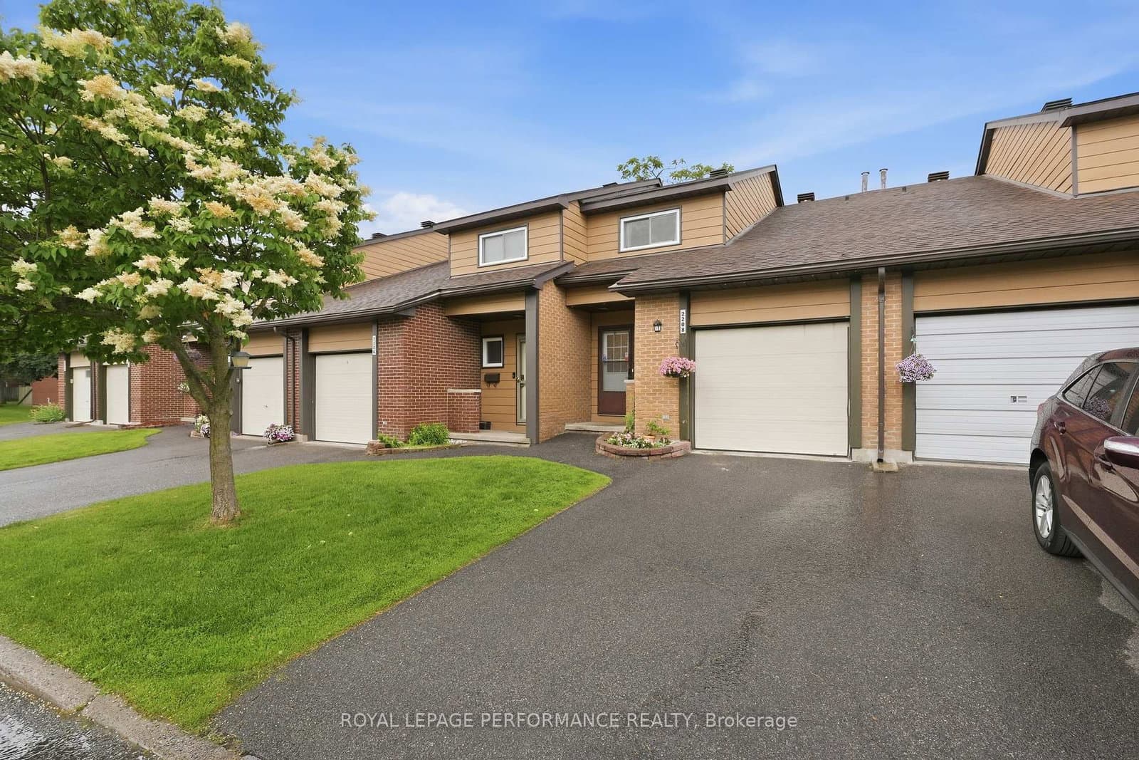 Photo of Orient Park Drive in Ottawa · Blackburn Hamlet (South)