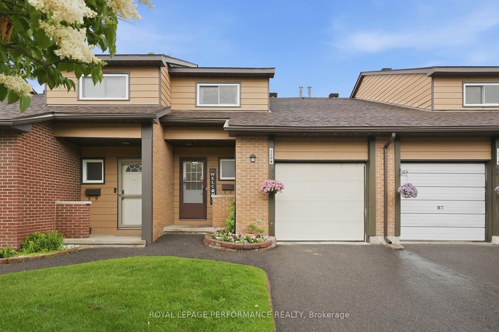 Orient Park Drive in Ottawa · Blackburn Hamlet (South) — photo 2