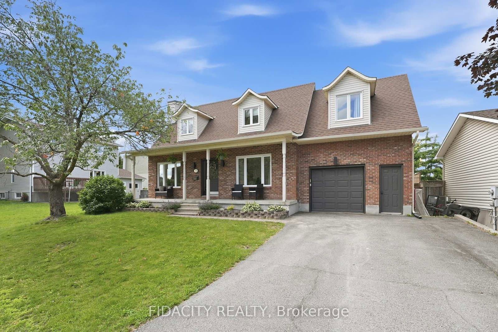 Photo of Poole Creek Crescent in Stittsville · Fringewood