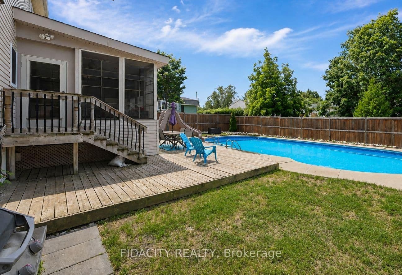 Poole Creek Crescent in Stittsville · Fringewood — photo 2
