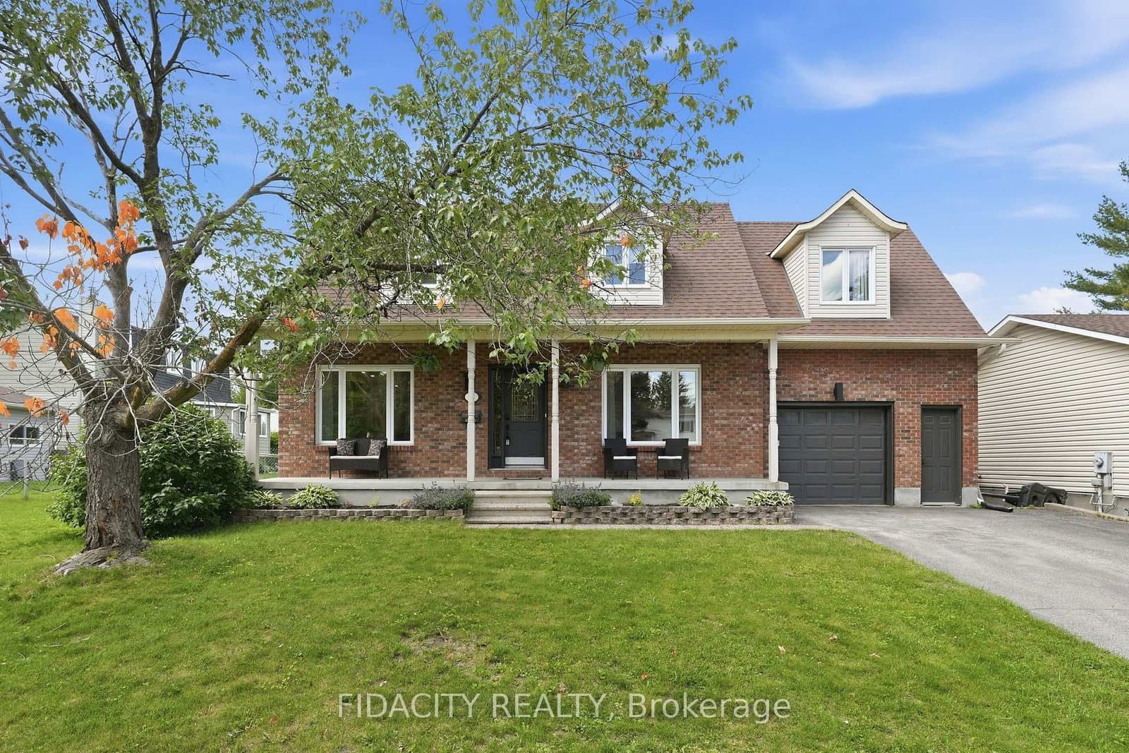 Poole Creek Crescent in Stittsville · Fringewood — photo 3