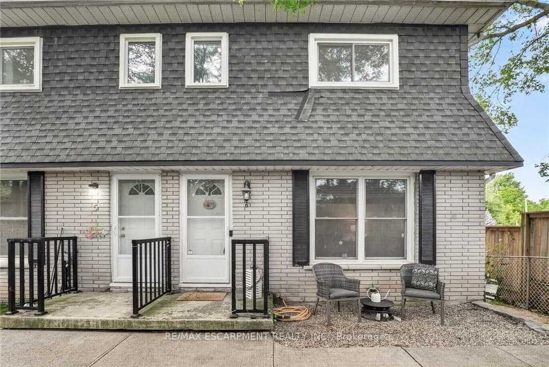 Photo of St Catharines Street in West Lincoln · Smithville